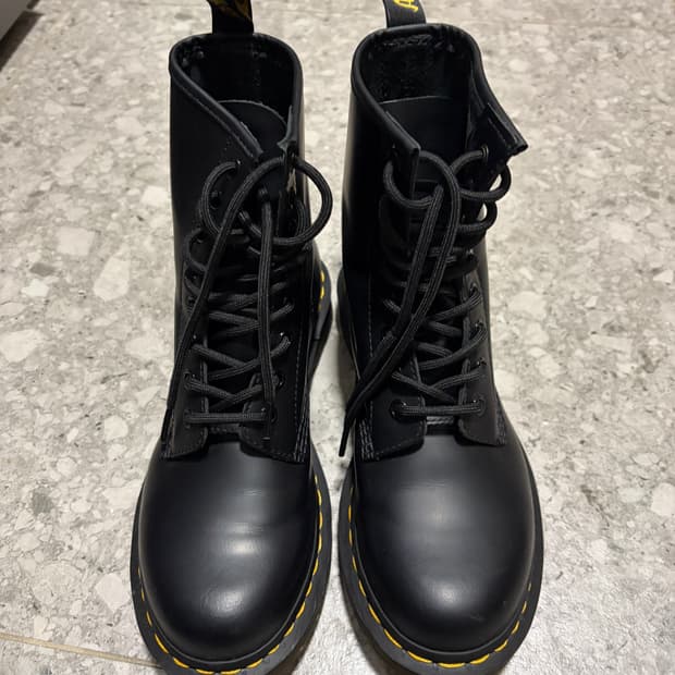 닥터마틴 8홀 부츠