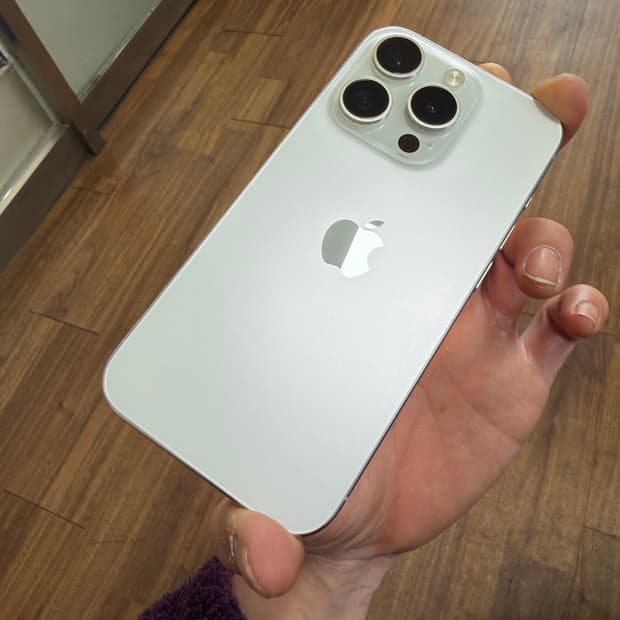 아이폰 15 pro 256기가 화이트티타늄 