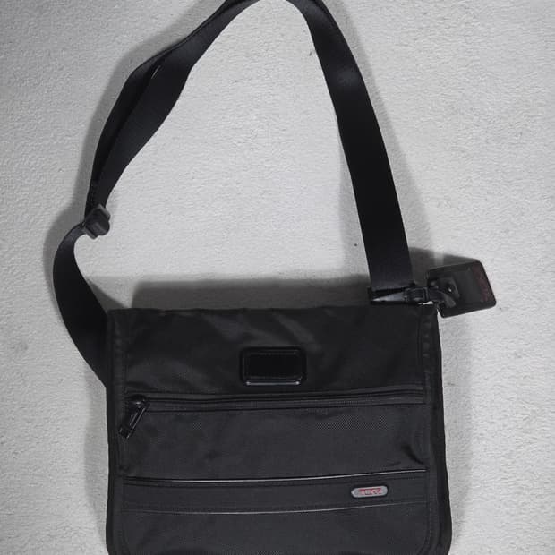 TUMI 투미 알파 스몰 플랩 크로스백