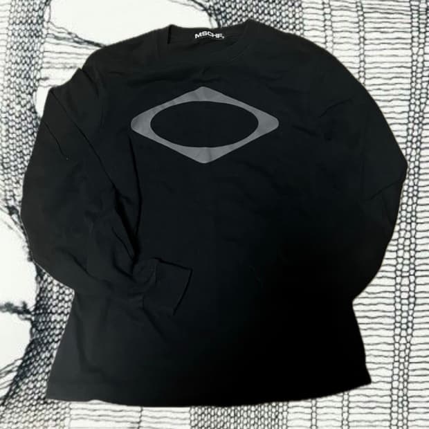 미스치프 롱슬리브