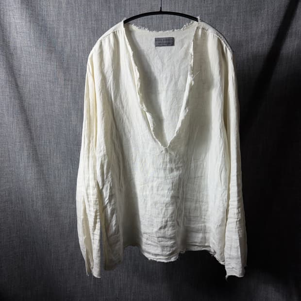 엘레나 도슨 컷오프 오픈넥 티셔츠