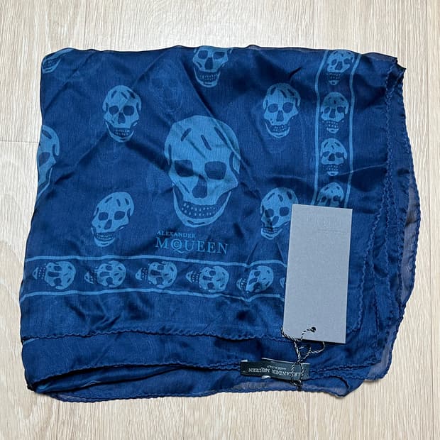 @새상품@ 알렉산더 맥퀸 스컬 실크 스카프