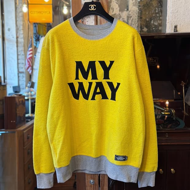 네이버후드 리버스 로고 스웻셔츠