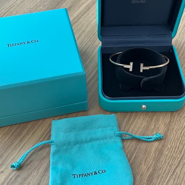 티파니앤코 (Tiffany & Co.) T 와이어 네로우 티 팔찌