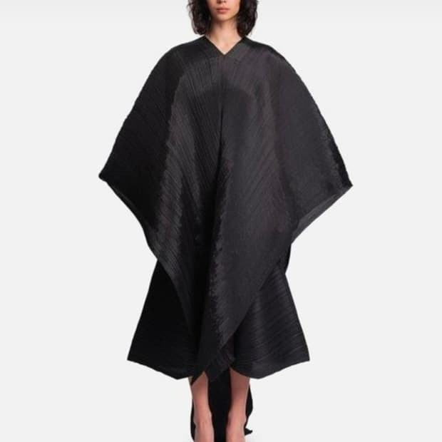 이세이미야케 플리츠플리즈 브이넥 마담 숄 스커프