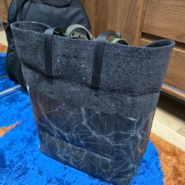 마르지엘라 펠트 웨트 토트백