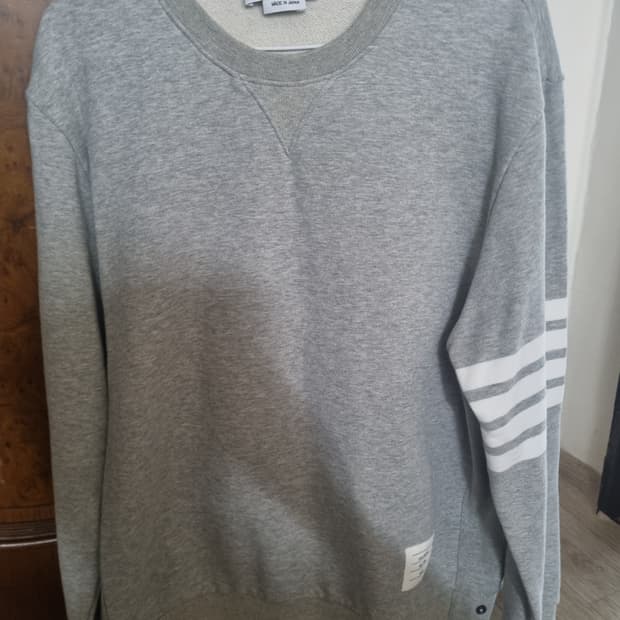 톰브라운 맨투맨그레이.  L/XL