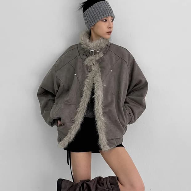 하이넥 퍼 무스탕 자켓 (블랙업에서 구매)