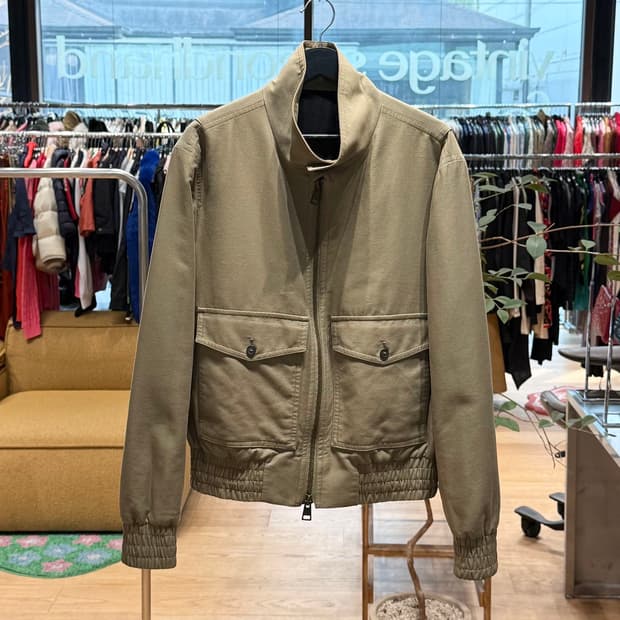 아미 카키 코튼 혼방 바라쿠타 봄버 자켓