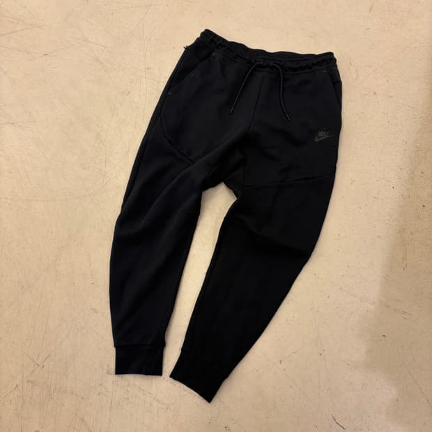 나이키 테크팩 블랙 조거 팬츠