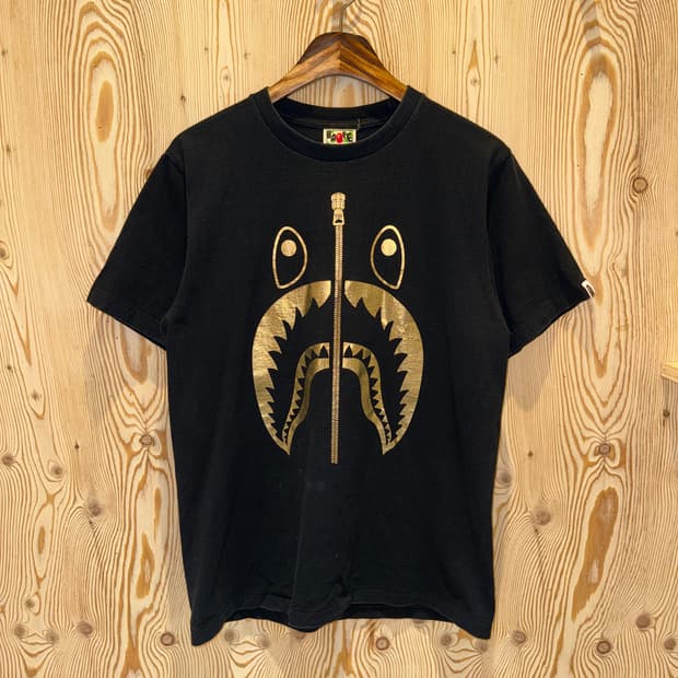 베이프 골드 샤크 프린팅 반팔 티셔츠