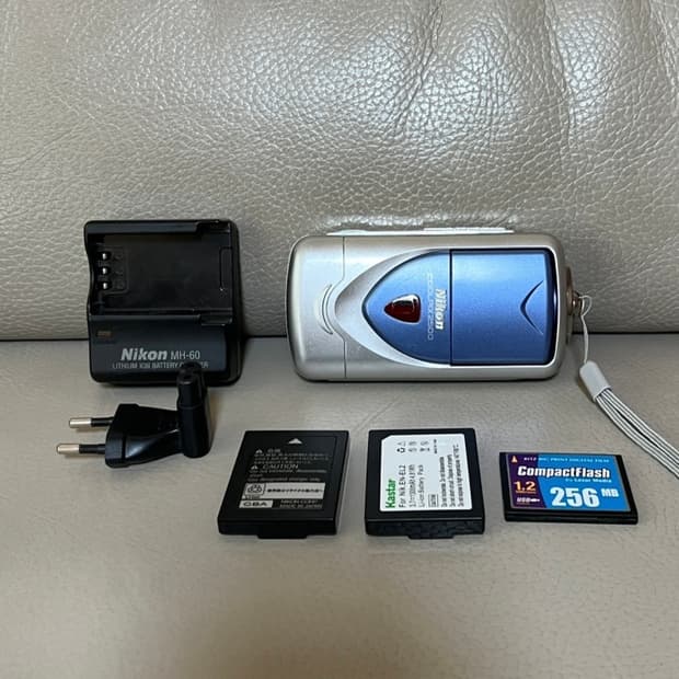 니콘 쿨픽스 2500 e2500 황조지 황정민 카메라