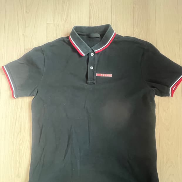 프라다 로고 카라 티셔츠