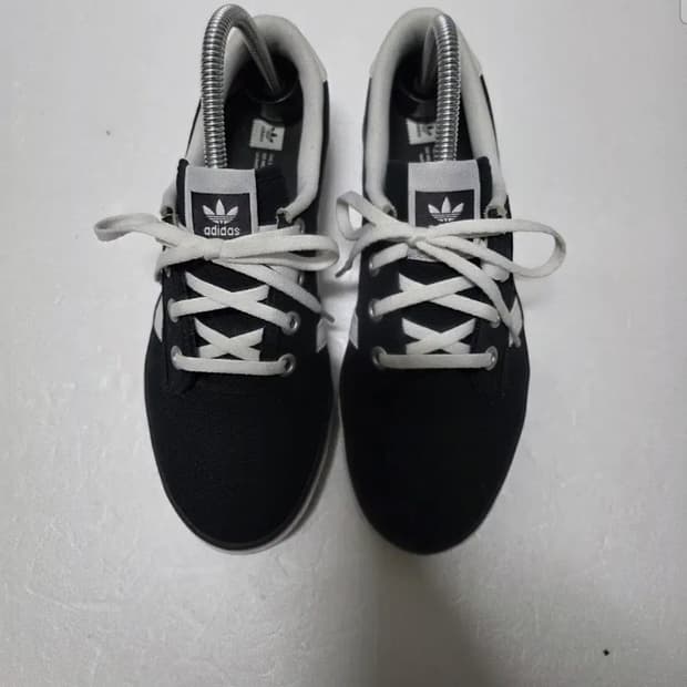 아디다스 블랙 스니커즈 운동화  사이즈 235
