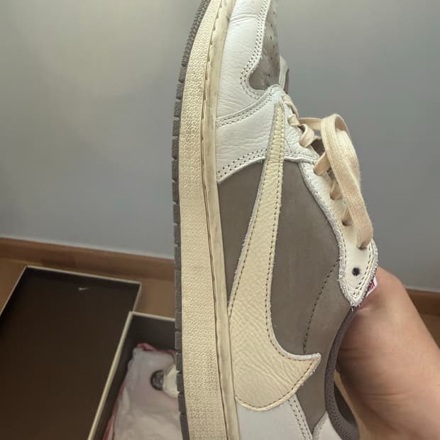 나이키 트레비스 스캇 조던 1  리버스 모카 270