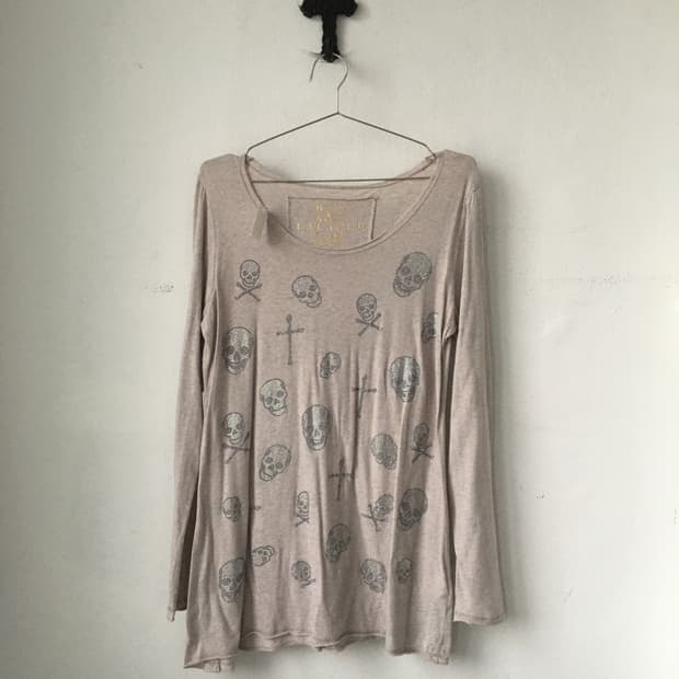 Cubic skull pattern sleeve