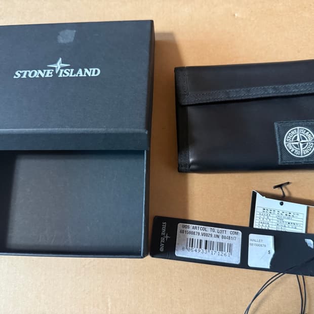 스톤아일랜드 리플렉티브 패널 벨크로 소가죽 지갑