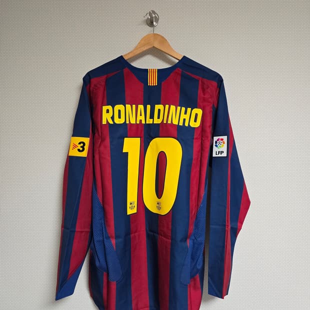 05-06 바르셀로나 홈 긴팔 리이슈 호나우지뉴