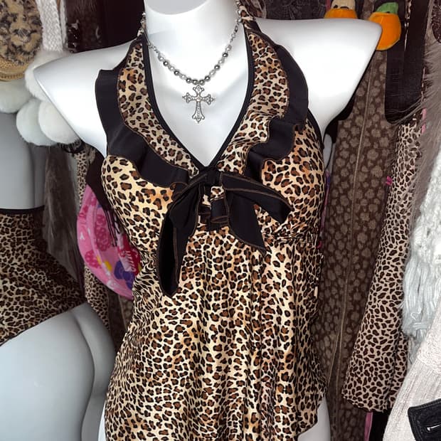 레오파드 오네갸루 홀터넥 프릴 탑