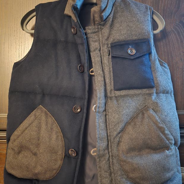 슈가케인 캐시미어,울 후드틸부착 패딩조끼입니다.