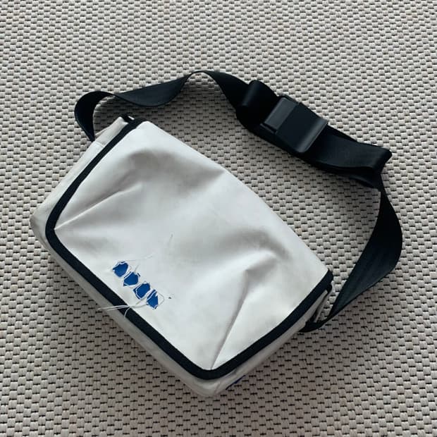 아더에러 애드모어 크로스백