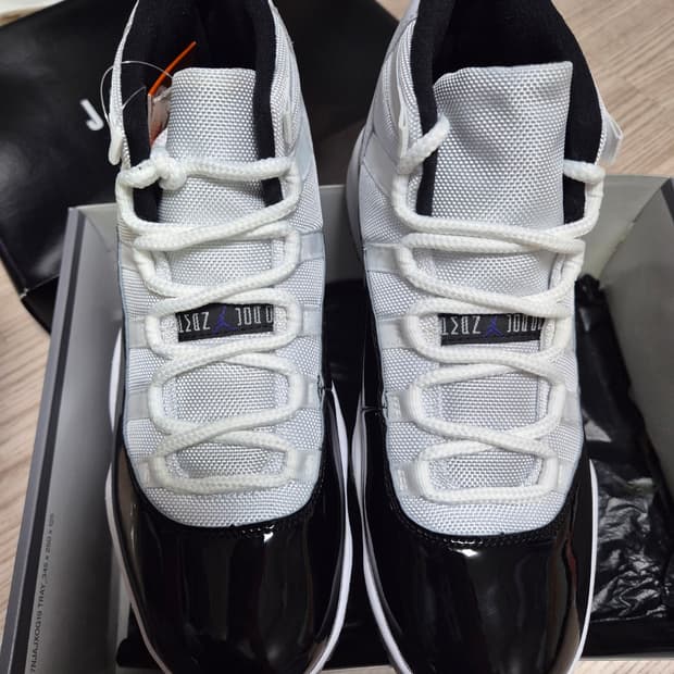 에어조던11 콩코드 팝니다.새상품 275사이즈