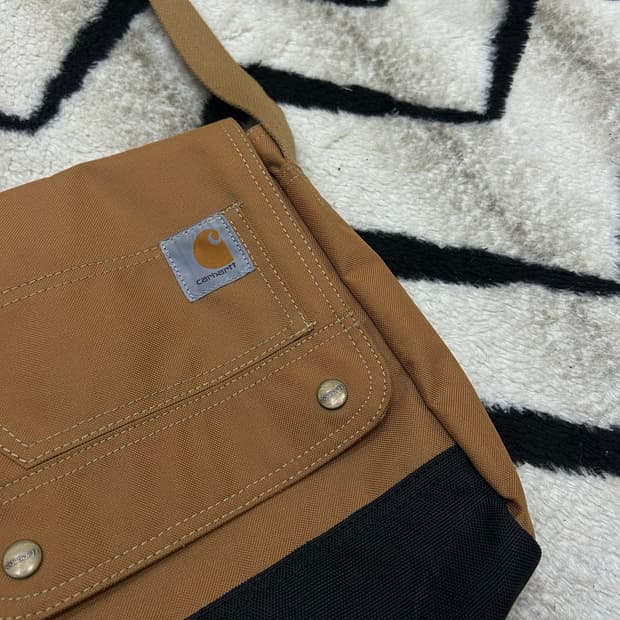 칼하트 크로스 바디백/브라운