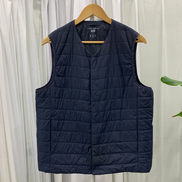 유니클로 웜 패디드 경량 브이넥 베스트 1831