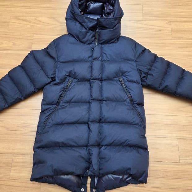 ADD 주니어 롱패딩 네이비 색상입니다. 사이즈는 130(8Y)입니다. 
