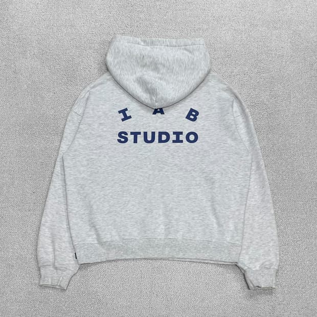 아이앱스튜디오 스펠 로고 후드티 라이트 그레이