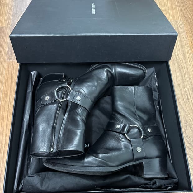 생로랑 하네스 부츠 와이어트40