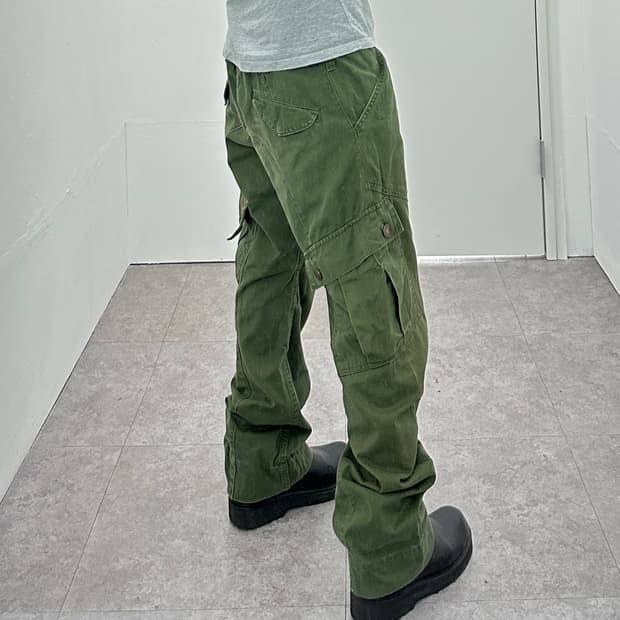 Grunge khaki multipocket curved jeans