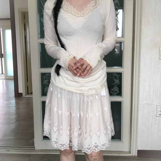 axes femme lace trimming sleeve