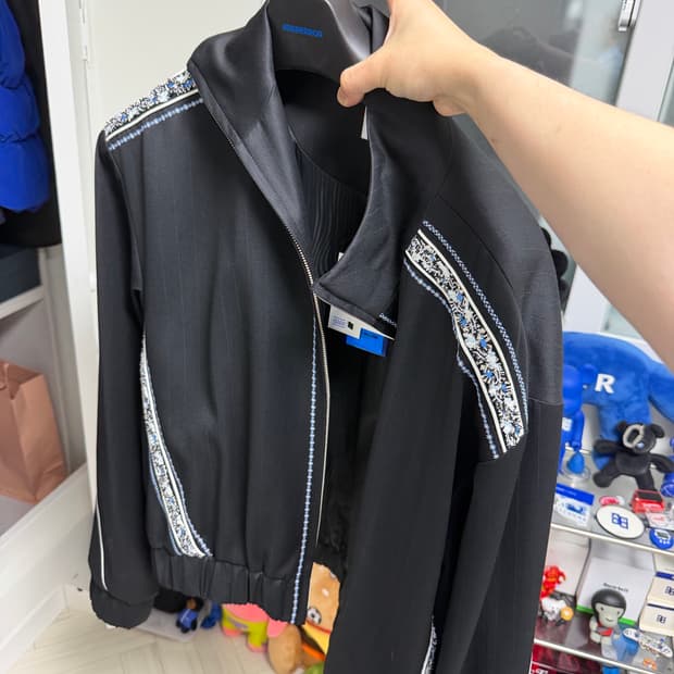 아더에러 라운 자켓 xl 판매합니다