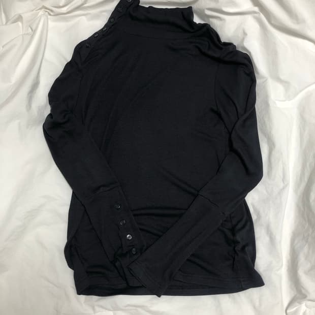 오헤시오 투웨이 버튼 터틀넥 티셔츠 (차콜)