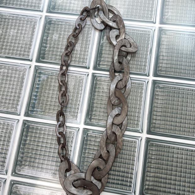 smoke marble oval chain necklace