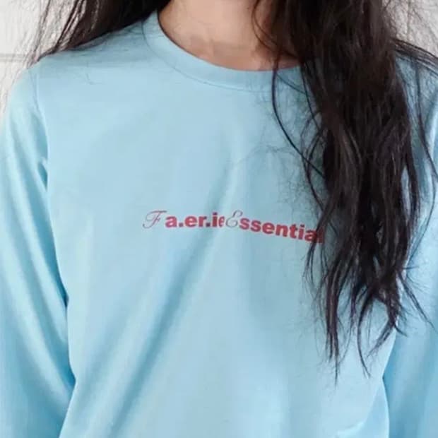 구해요) 샵페어리 베이직 로고 티셔츠 스카이블루