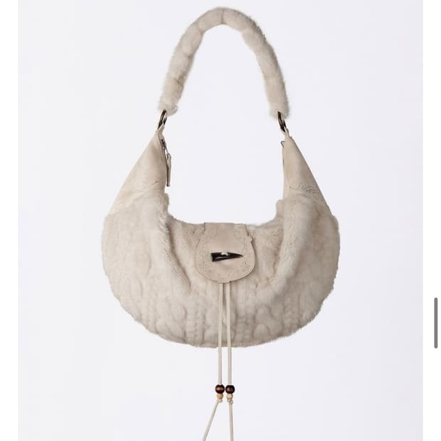 스컬프터 홀스슈 가방 아이보리