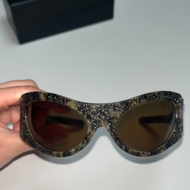 안나수이 선글라스