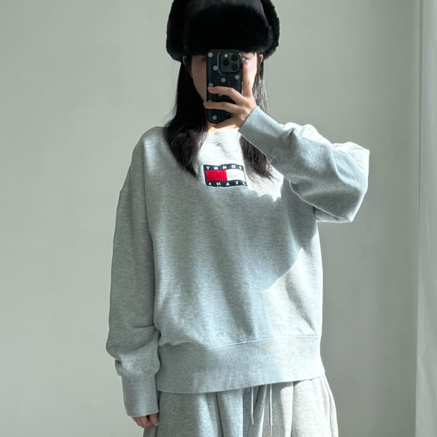 타미힐피거 로고 그레이 맨투맨