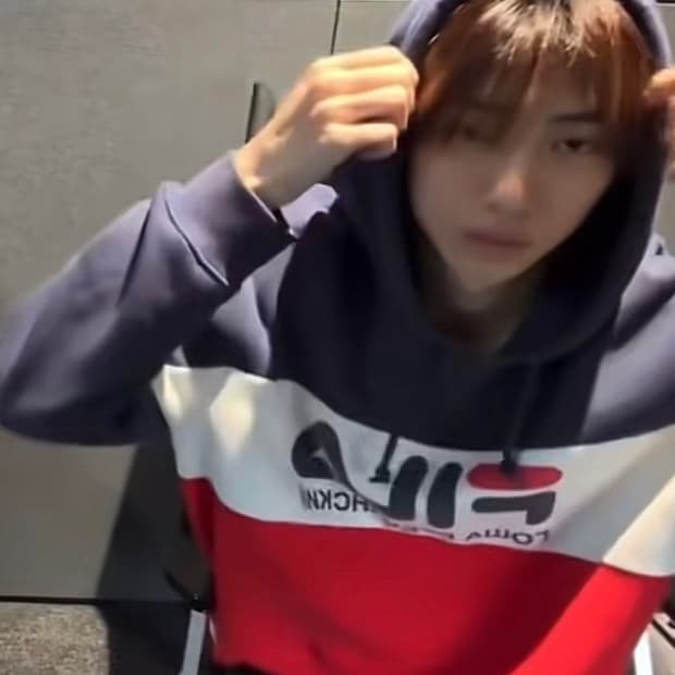 코르티스 주훈 착용 고샤루브친스키 휠라 후드티 파시는 분 ㅠㅠ
