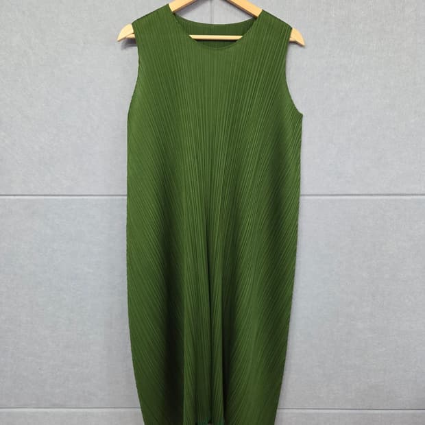 PLEATS PLEASE 이세이미야케 언발 물결 민소매 플리츠 원피스