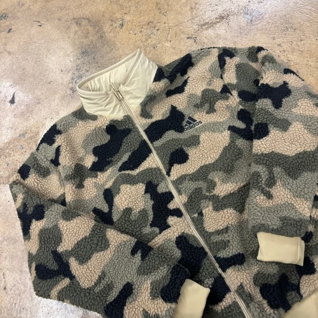 아디다스 카모 밀리터리 양면 리버시블 베이지 카키 후리스 점퍼