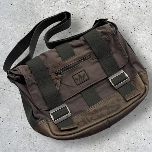 08s 아디다스 브라운 버팔로 빈티지 브라운 레더 메신저백 유일매물