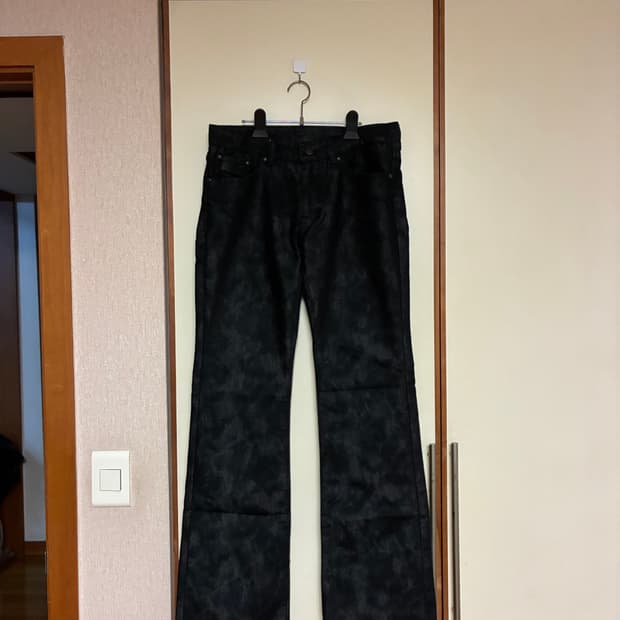 커스텀컬쳐 왁스 코팅 부츠컷 플레어 팬츠