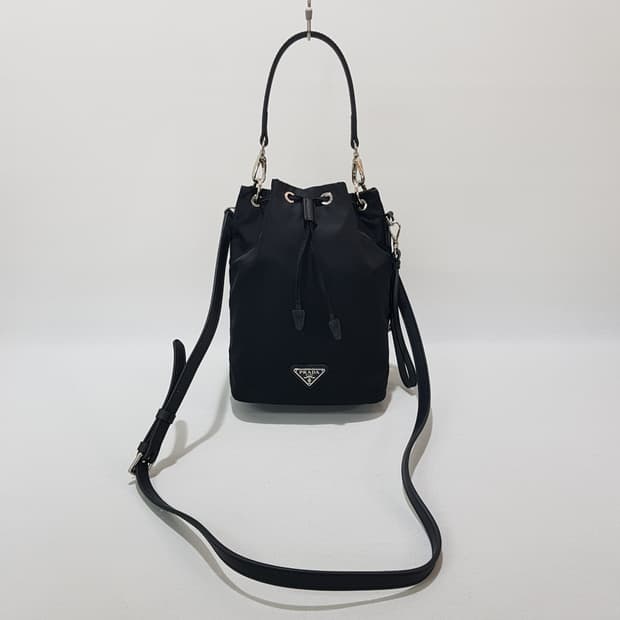 프라다 리나일론 파우치 버킷백