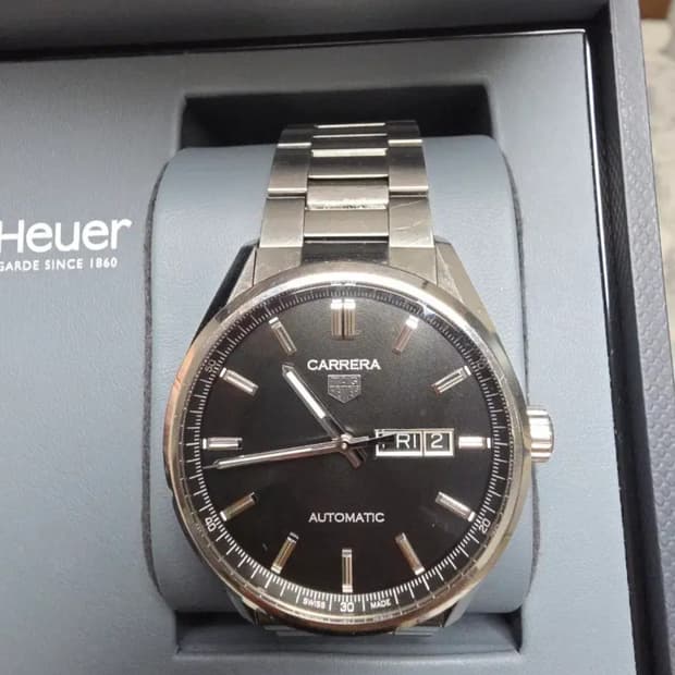 태그호이어 까레라 데이데이트 41mm 검판