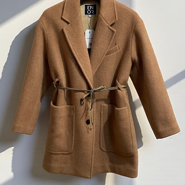 엔오르 울 테일러드 벨티드 코트