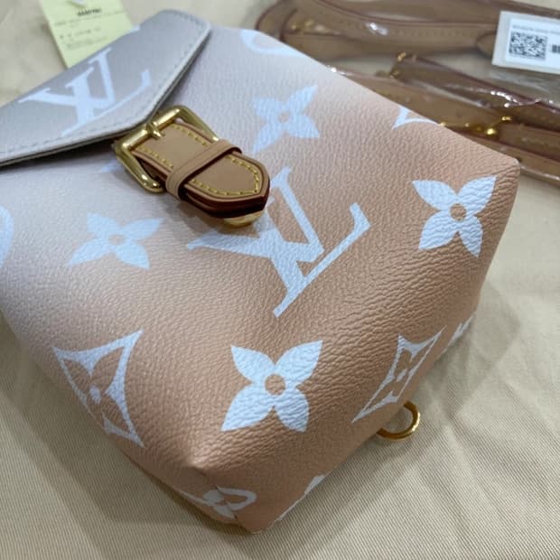 [새상품] 루이비통 핑크 투톤 타이니 모노그램 한정판 백팩