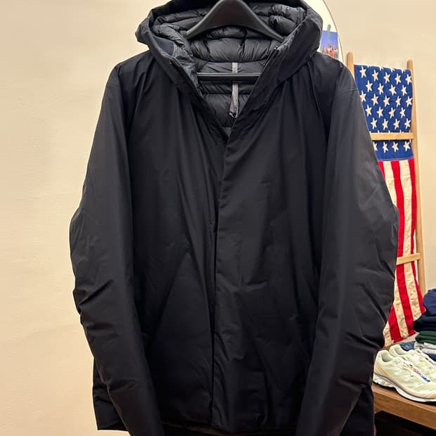 [새제품] 아크테릭스 베일런스 알투스 다운 자켓 블랙 컬러 L